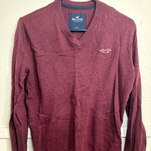 Hollister Men's Burgundy V-Neck Sweater